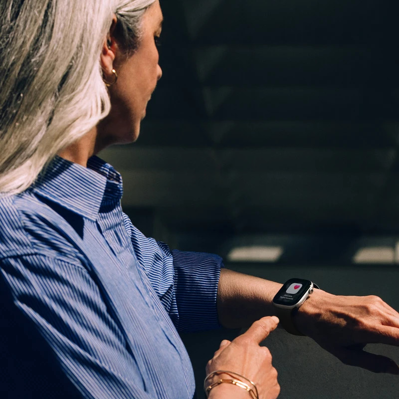 ساعت هوشمند 44 میلی متری اپل مدل Series 11 Aluminum Case با بند سیلیکونی